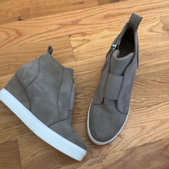 Journee Womens Clara Round Toe Inside Zip Wedge Sneakers size 8.5 - Picture 1 of 7